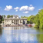 Royal Lazienki. Beautiful By The Park. Appartement Varsovie